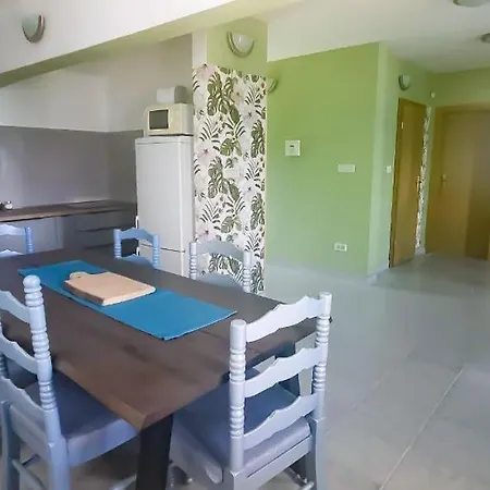 Apartment Jungle Jam *