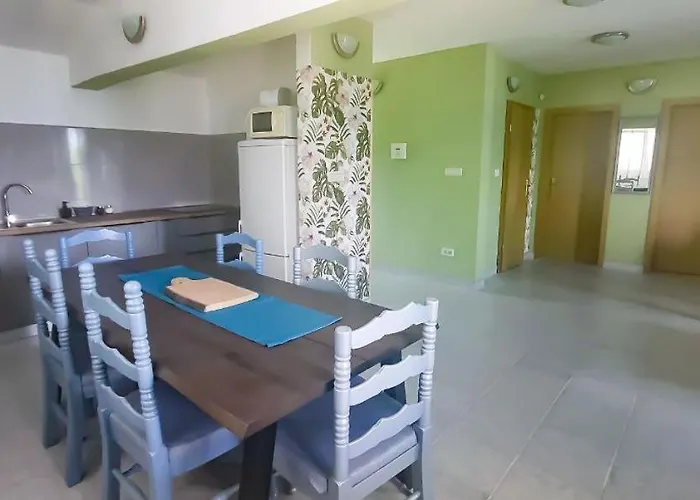 Apartment Jungle Jam *